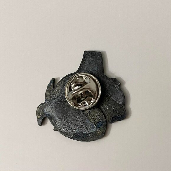 Vintage Crazy Canuck Native Orca Whale Canada Pin Made in Taiwan - Picture 3 of 7